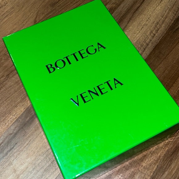 1000% Authentic Bottega Veneta Stretch Lace-Up Sandal in the color Grass. - Picture 9 of 9